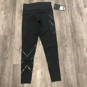 NWT 2XU crop workout pants